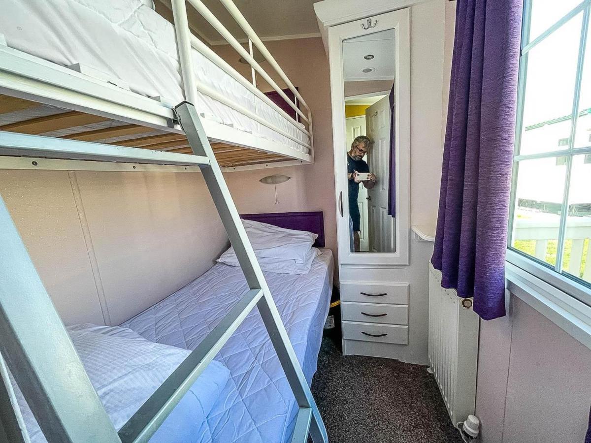 Superb Caravan With Decking Nearby Scratby Beach In Norfolk Ref 50030H Great Yarmouth Exterior foto